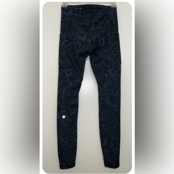 Lululemon Speed Up Tight, Full On Luxtreme, Nouveau Mach Blue/Black.  Pristine! - Picture 6 of 10